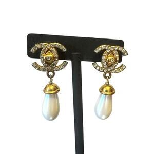 Chanel Vintage Rhinestone and Faux Pearl Turnlock Clip On Earrings 96A